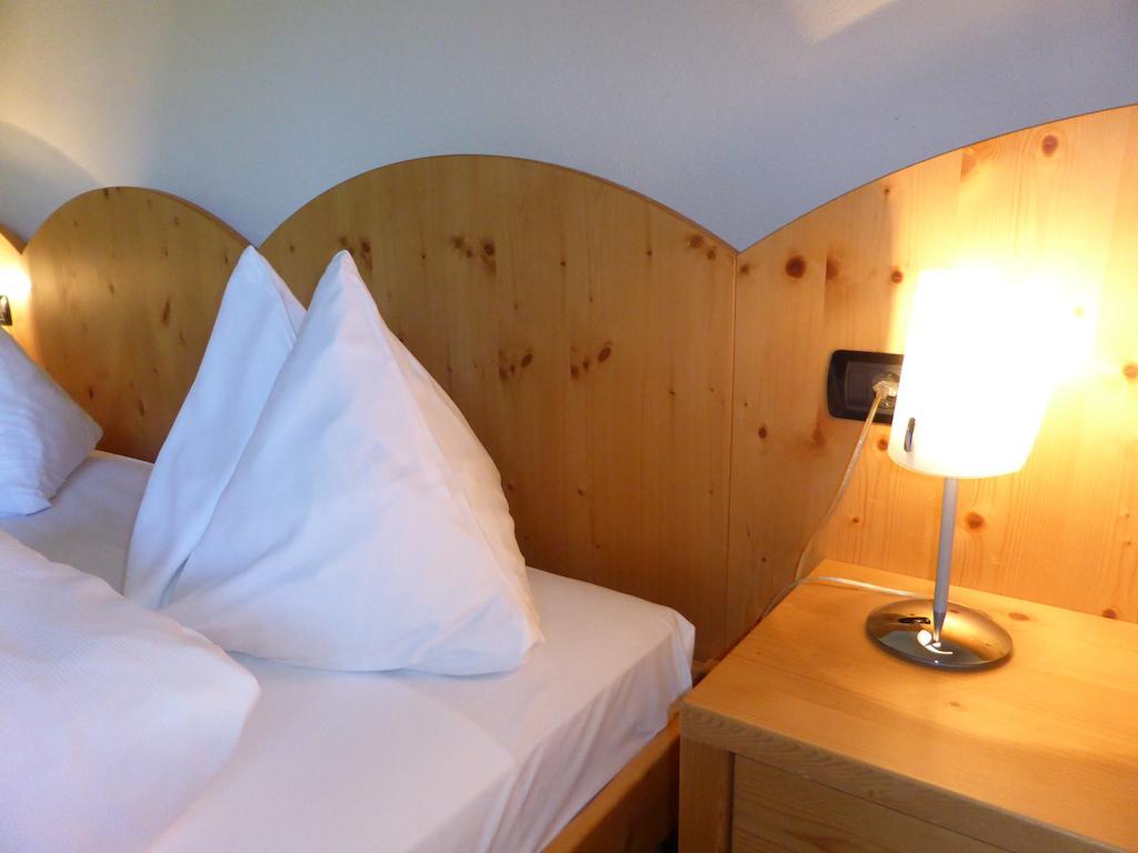 Hotel Dolomiten Monguelfo-Tesido / Welsberg-Taisten Room photo